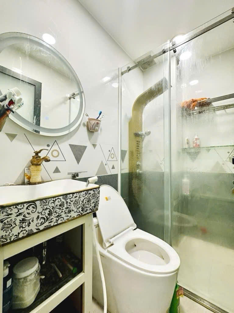 Chủ giảm sâu nhà Lý Thái Tổ, Quận 10, 40m2, 5 tầng BTCT, 6m, nhỉnh 7.x tỷ